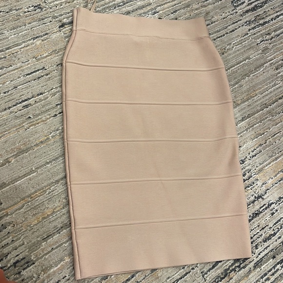 Bcbg Maxazria bodycon skirt in blush pink - Picture 3 of 5